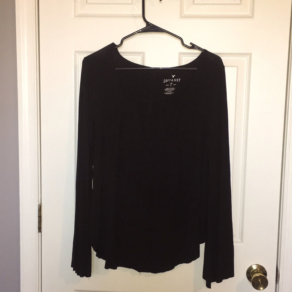 Black long sleeve American Eagle top.